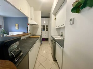 Fridge, microwave, stovetop, dishwasher - Charming T2 Larressore - Private Parking - WiFi Included (Larressore)