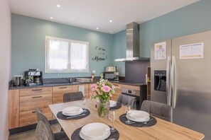 Dining - Villa Flora with Private Pool, Terrace, and Wi-Fi (Balazuc)