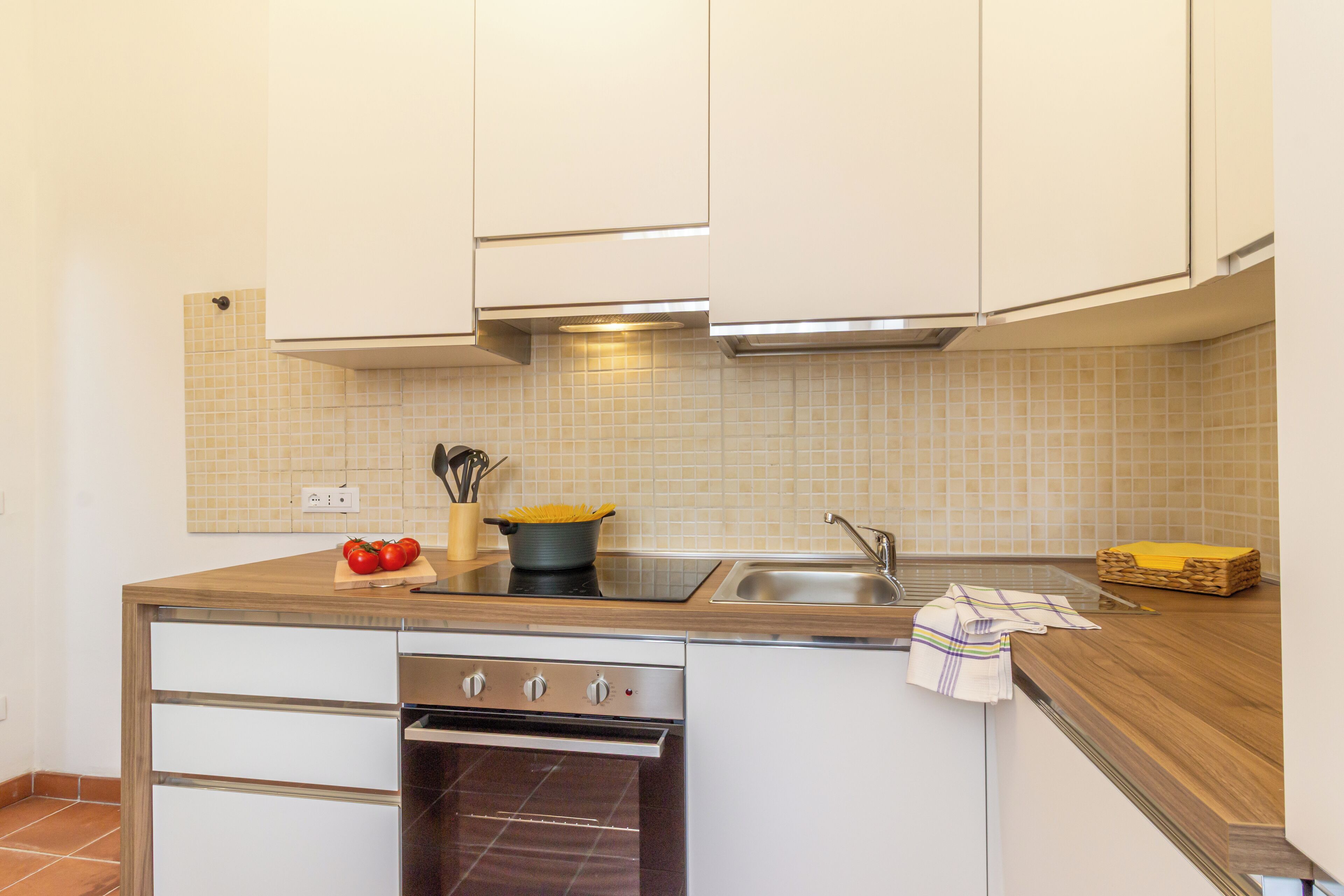 Kühlschrank, Ofen, Herdplatte, Geschirrspüler