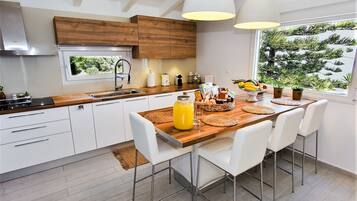 Villa Luxe, vue mer | Cuisine privée | Machine à expresso, bouilloire électrique