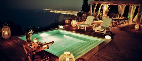 季節性室外泳池;泳池傘、躺椅