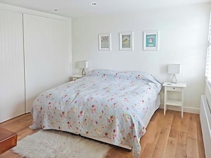 4 quartos, individualmente decorados, individualmente mobiliados