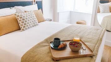 Een strijkplank/strijkijzer, reisbedje, gratis wifi, beddengoed