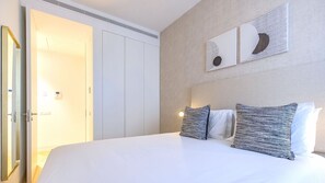 Bügeleisen/Bügelbrett, Reisekinderbett, kostenloses WLAN, Bettwäsche