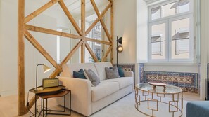 TV - Ando Living - Santa Justa 79 Townhouse - 201 (Lisboa)