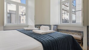 Iron/ironing board, travel cot, free WiFi, bed sheets - Ando Living - Santa Justa 79 Townhouse - 201 (Lisboa)