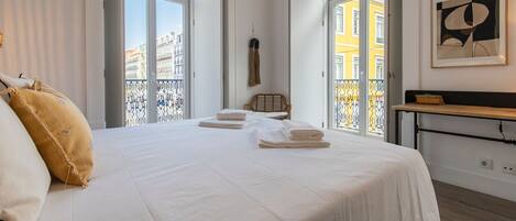 Fer et planche à repasser, lit parapluie, Wi-Fi gratuit, draps fournis