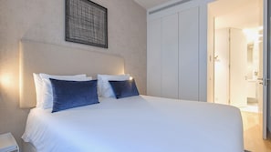 Bügeleisen/Bügelbrett, Reisekinderbett, kostenloses WLAN, Bettwäsche