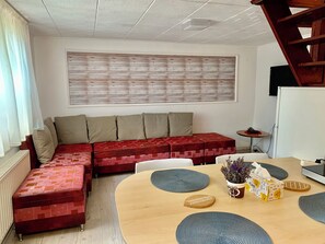 Interior - Urban Retreat. Two-Bedroom Central House with Parking (Brașov)