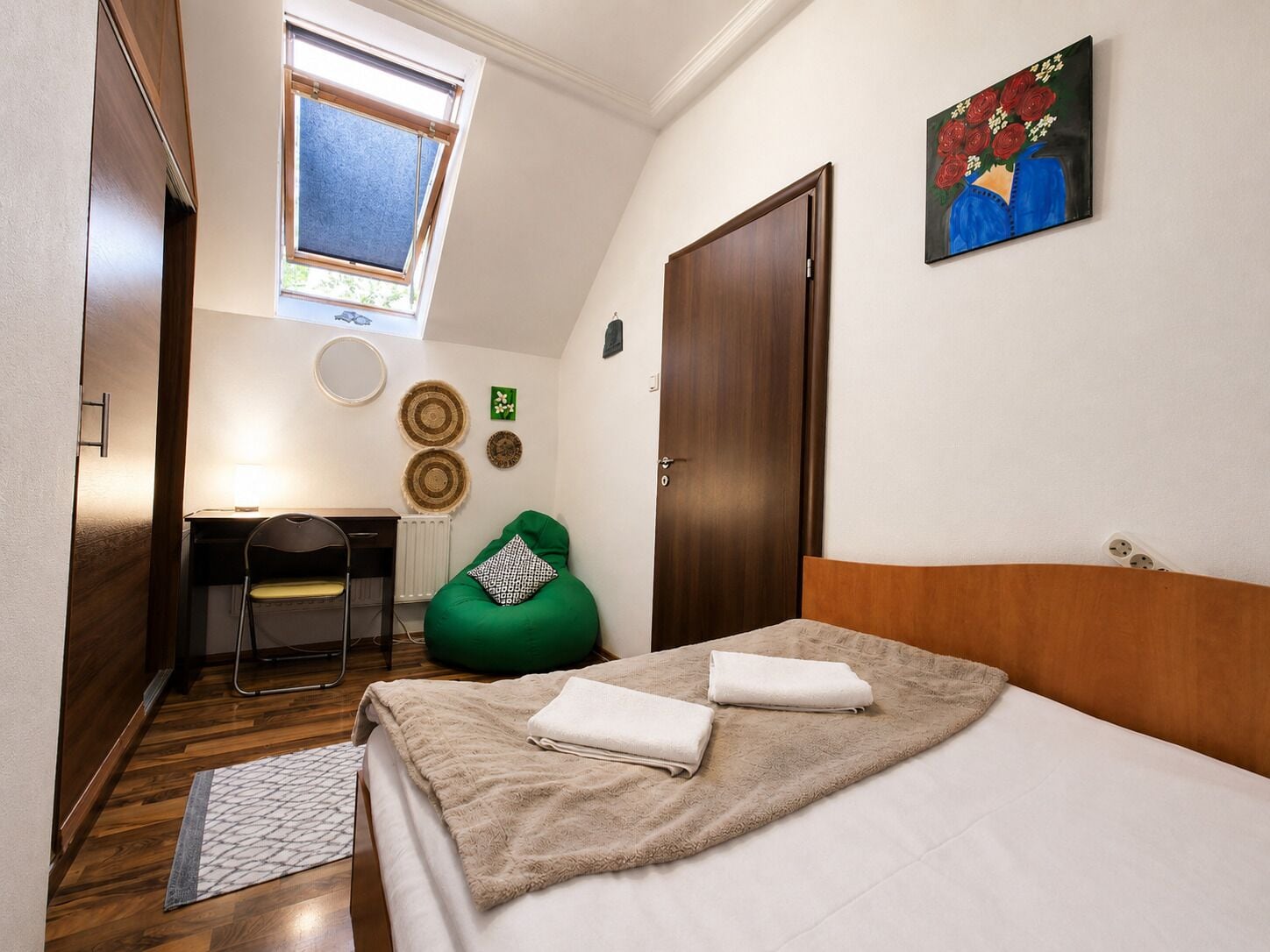 2 bedrooms, WiFi, bed sheets