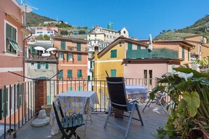 Outdoor dining - Roby's Flat – Central Location, Wi-Fi & Air Conditioning (Vernazza)