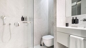 Hair dryer, towels - Ando Living - Santa Justa 79 Townhouse - 302 (Lisboa)