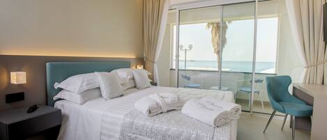 Fer et planche Ă repasser, accĂšs Internet, draps fournis