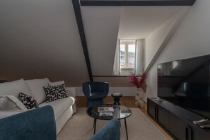TV - Santa Justa 77 Flats - 601 (Lisboa)