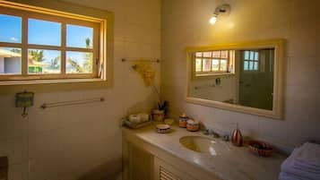 Deluxe Suite | Bathroom