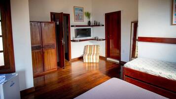 Comfort Suite | Living area | TV