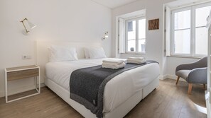 Iron/ironing board, travel cot, free WiFi, bed sheets - Garcia 28 | Apartment 0B (Lisboa)