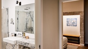 Hair dryer, towels - Ando Living - Augusta Townhouse - 201 (Lisboa)