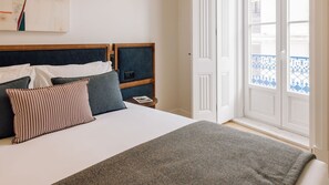 Een strijkplank/strijkijzer, reisbedje, gratis wifi, beddengoed