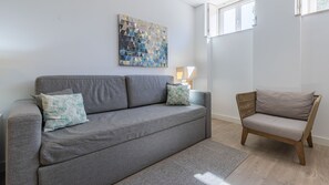 TV - Garcia 28 | Apartment 0A (Lisboa)