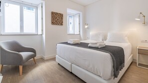 Bügeleisen/Bügelbrett, Reisekinderbett, kostenloses WLAN, Bettwäsche