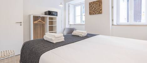 Iron/ironing board, travel cot, free WiFi, bed sheets