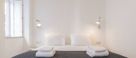 Bügeleisen/Bügelbrett, Reisekinderbett, kostenloses WLAN, Bettwäsche