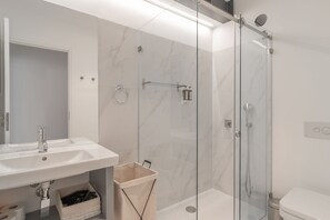 Hair dryer, towels - Santa Justa 77 Flats - 301 (Lisboa)
