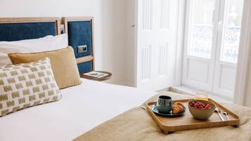 Een strijkplank/strijkijzer, reisbedje, gratis wifi, beddengoed