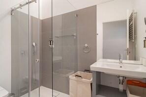 Hair dryer, towels - Santa Justa 77 Flats - 302 (Lisboa)