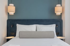Een strijkplank/strijkijzer, reisbedje, gratis wifi, beddengoed
