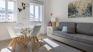 TV - Garcia 28 | Apartment 1B (Lisboa)