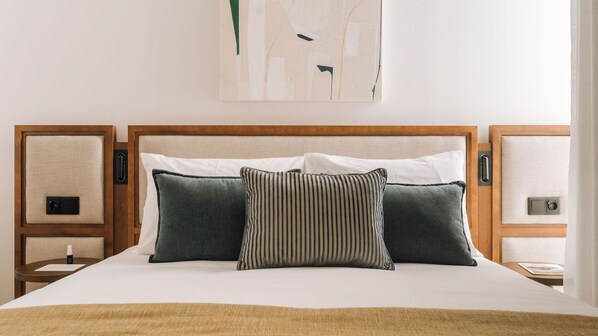 Een strijkplank/strijkijzer, reisbedje, gratis wifi, beddengoed