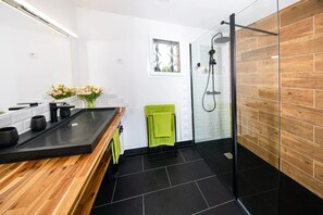 Shower, free toiletries, hair dryer, towels