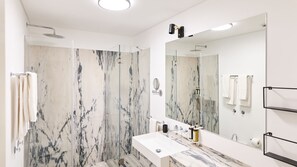 Hair dryer, towels - Ando Living - Augusta Townhouse - 301 (Lisboa)