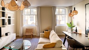 TV - Ando Living - Augusta Townhouse - 301 (Lisboa)