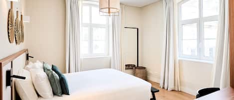Iron/ironing board, travel cot, free WiFi, bed sheets