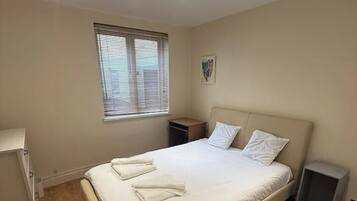 4 bedrooms, iron/ironing board, free WiFi, bed sheets