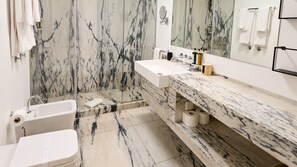 Hair dryer, towels - Ando Living - Augusta Townhouse - 401 (Lisboa)