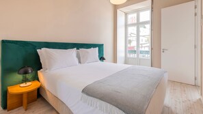 Iron/ironing board, travel cot, free WiFi, bed sheets - Carmo 43 | Apartamento 102 (Lisboa)