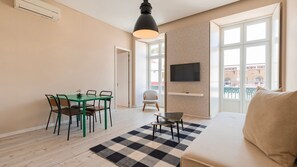 TV - Carmo 43 | Apartamento 102 (Lisboa)