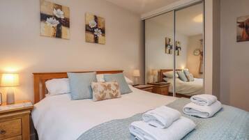 3 quartos, individualmente decorados, individualmente mobiliados