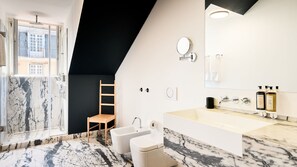 Hair dryer, towels - Ando Living - Augusta Townhouse - 402 (Lisboa)