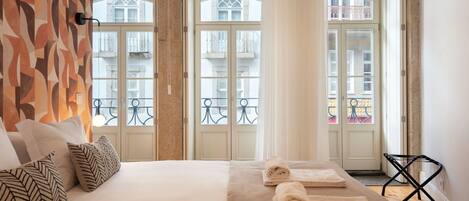 Iron/ironing board, travel cot, free WiFi, bed sheets