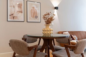 Dining - Ando Living - Flores 200 Townhouse - 101 (Porto)