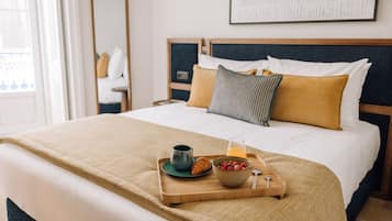 Een strijkplank/strijkijzer, reisbedje, gratis wifi, beddengoed