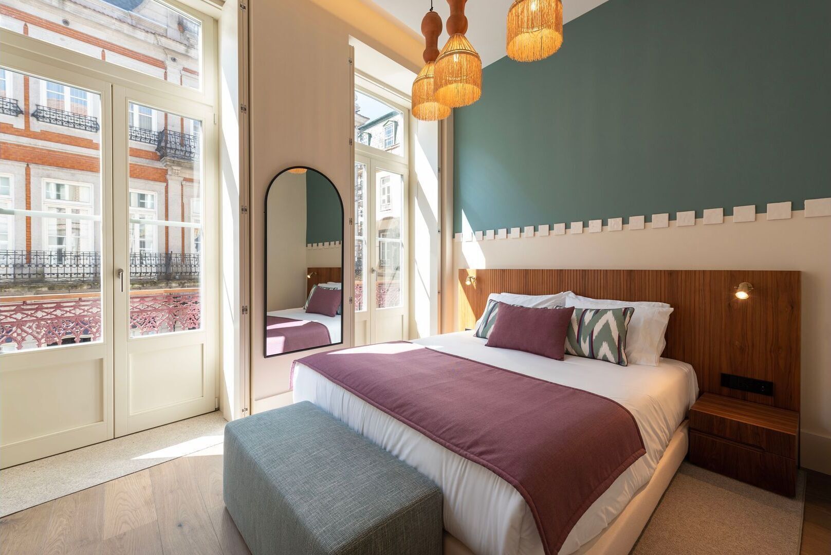 3 habitaciones, tabla de planchar con plancha y cuna de viaje 