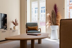 TV - Ando Living - Santa Catarina Townhouse - 101 (Porto)