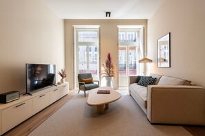 TV - Ando Living - Santa Catarina Townhouse - 101 (Porto)