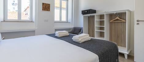 Iron/ironing board, travel cot, free WiFi, bed sheets